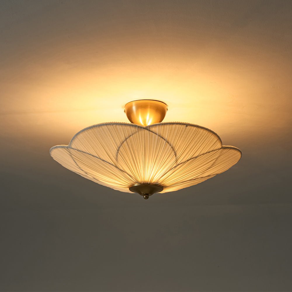 Lampada da soffitto semi-flush a 3 luci con paralume in tessuto plissettato a forma di fiore
