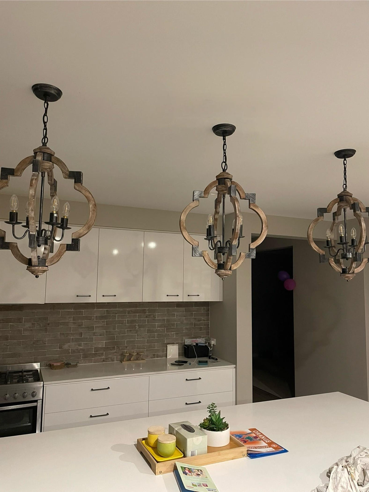 Lampadario a lanterna rotondo in legno rustico con 4 luci