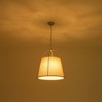 Lampada a sospensione vintage con paralume conico in lino a 4 luci