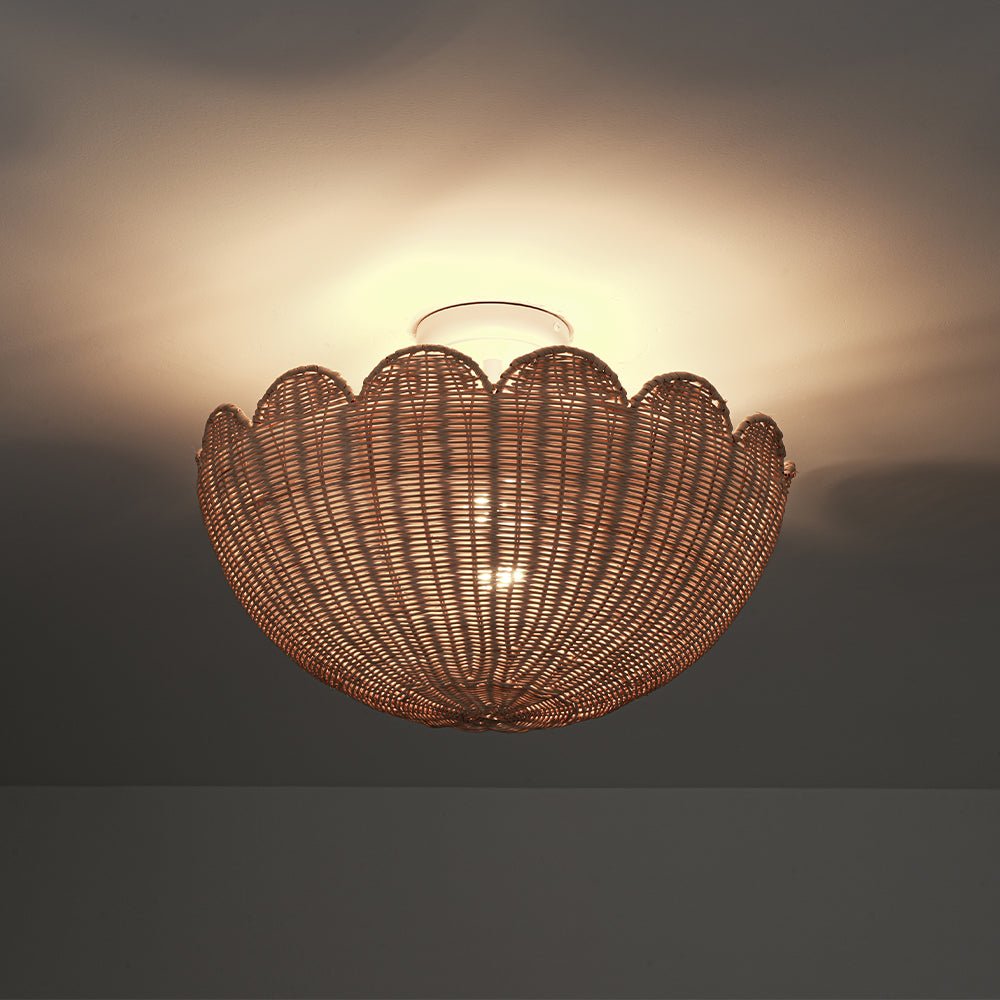 Boho Farmhouse Applique Semi Flush Montato in Rattan Intrecciato a Mano con 2 Luci e Design a Ciotola Scallop