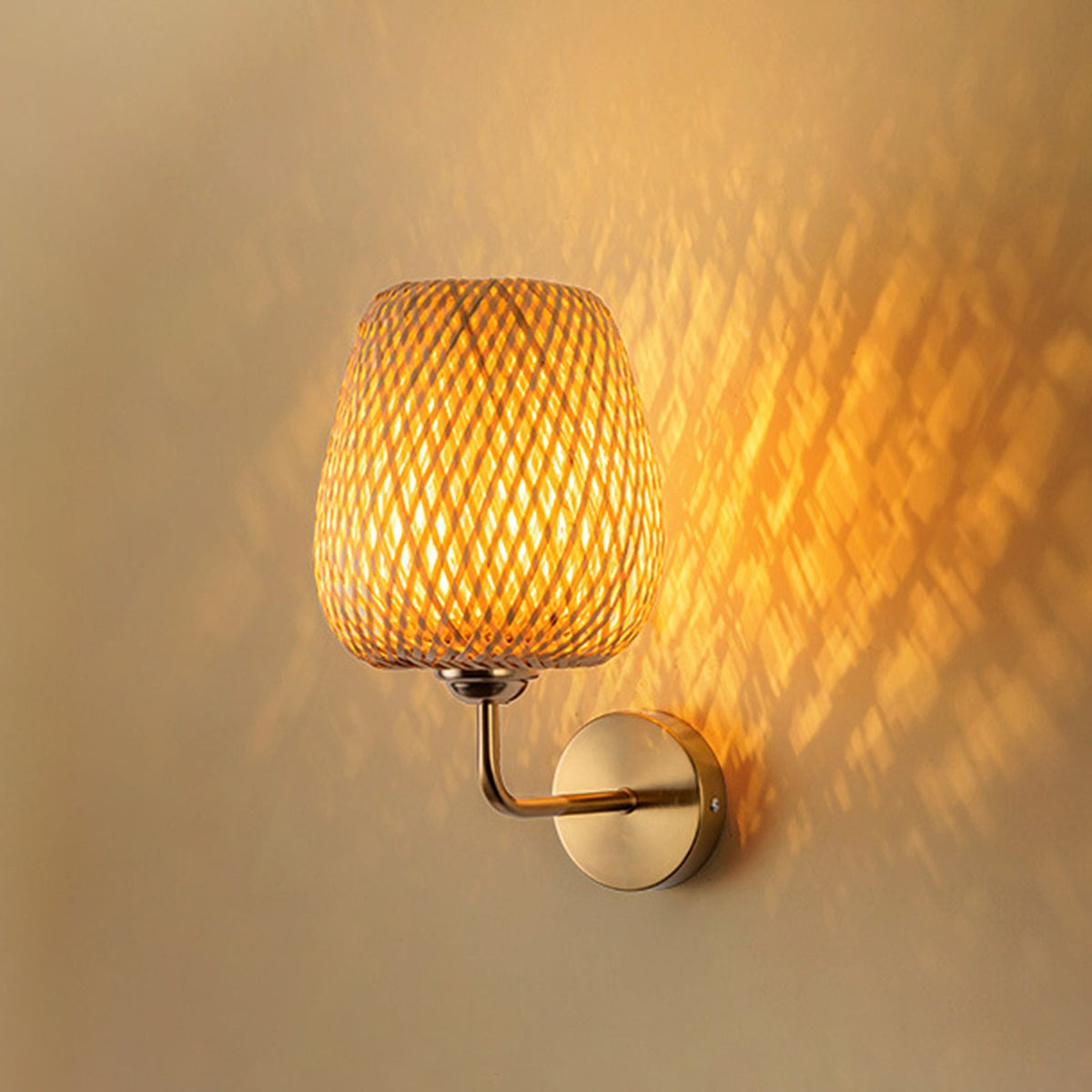 Applique da parete rotonda in rattan intrecciato a mano con 1 luce contemporanea