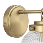 Applique da parete contemporanea a 1 luce in vetro ribbed accanto a specchio lavabo