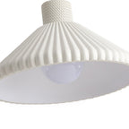 Moderna Lampada a Sospensione Conica Pieghettata in Resina per Tavolo da Pranzo