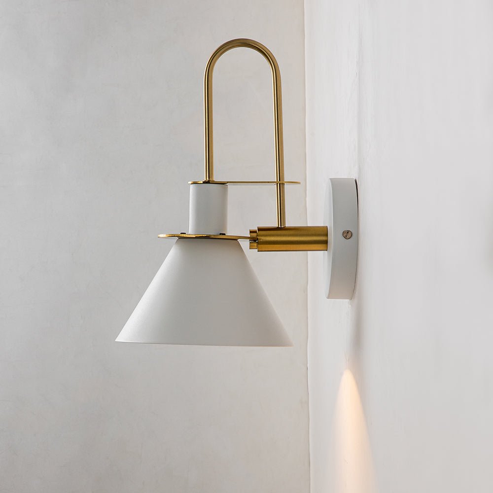 Moderna Luce da Parete a Cono con 1 Lampadina per Comodino