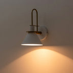 Moderna Luce da Parete a Cono con 1 Lampadina per Comodino