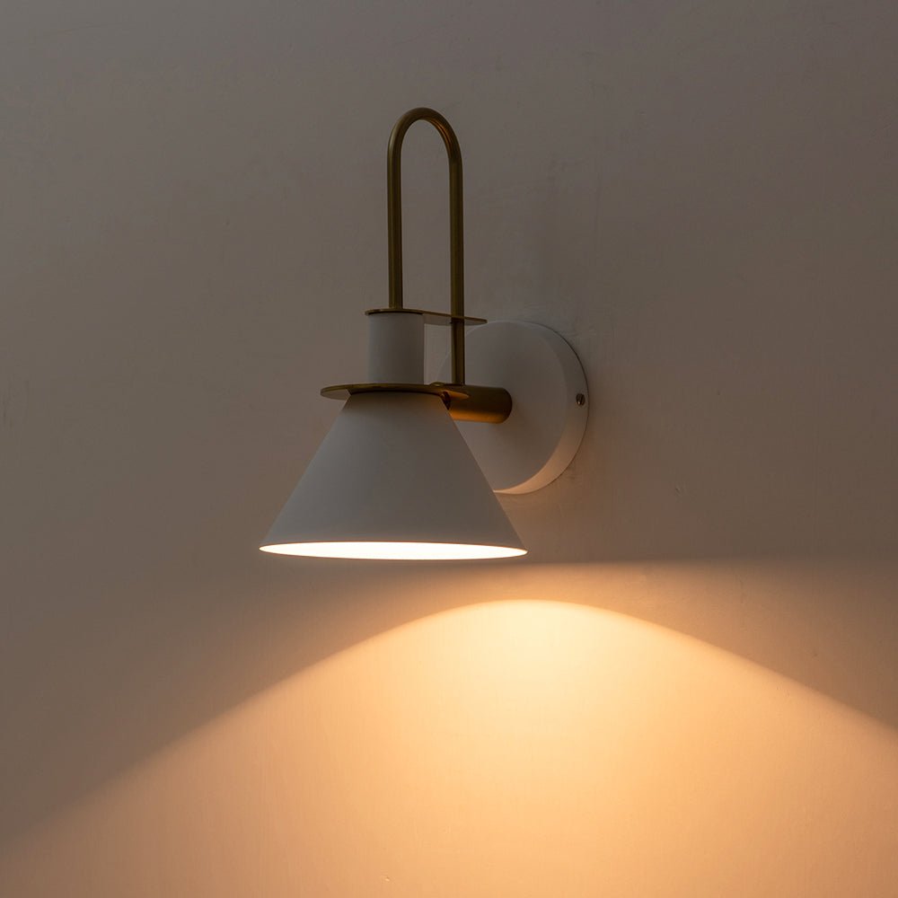 Moderna Luce da Parete a Cono con 1 Lampadina per Comodino