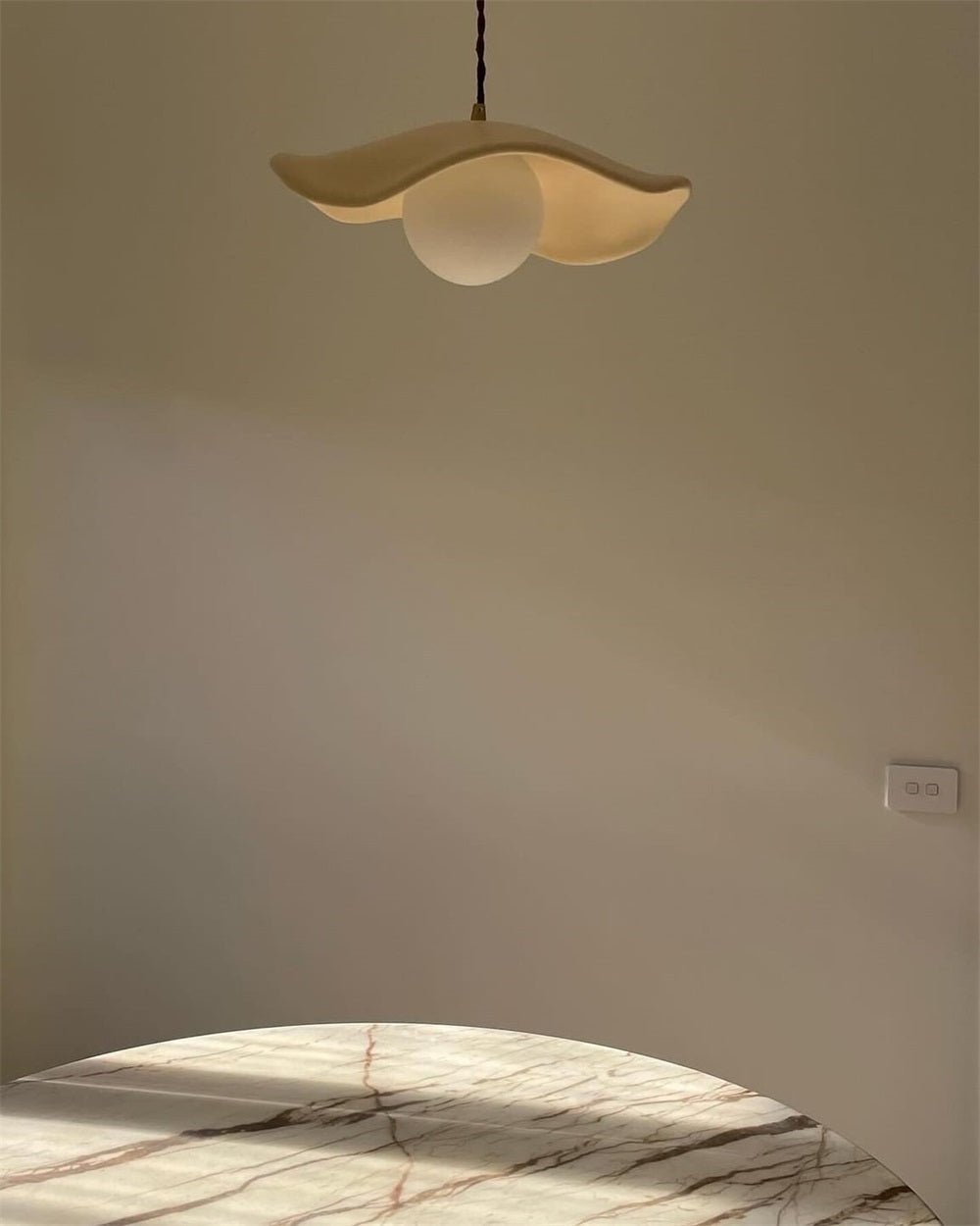 Lampada a sospensione in resina a forma di cappello con 1 luce Wabi Sabi