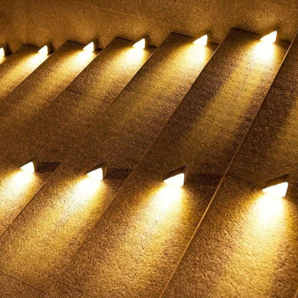 Luci LED a energia solare per esterni con design triangolare