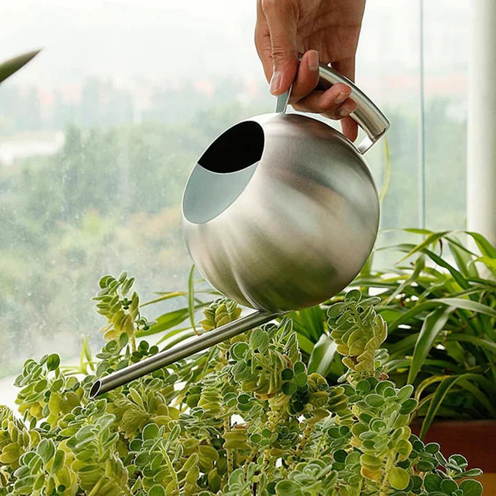 PlantFlow – Elegante annaffiatoio sferico snodato perfetto per piante delicate