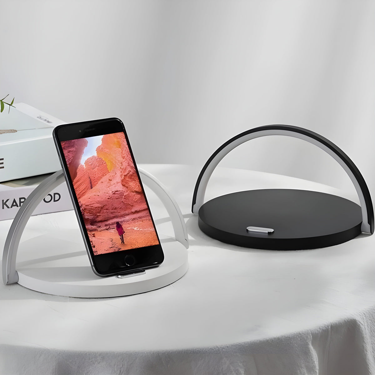 ChargeBeam Lamp - Lampada da tavolo LED con funzione di ricarica senza fili