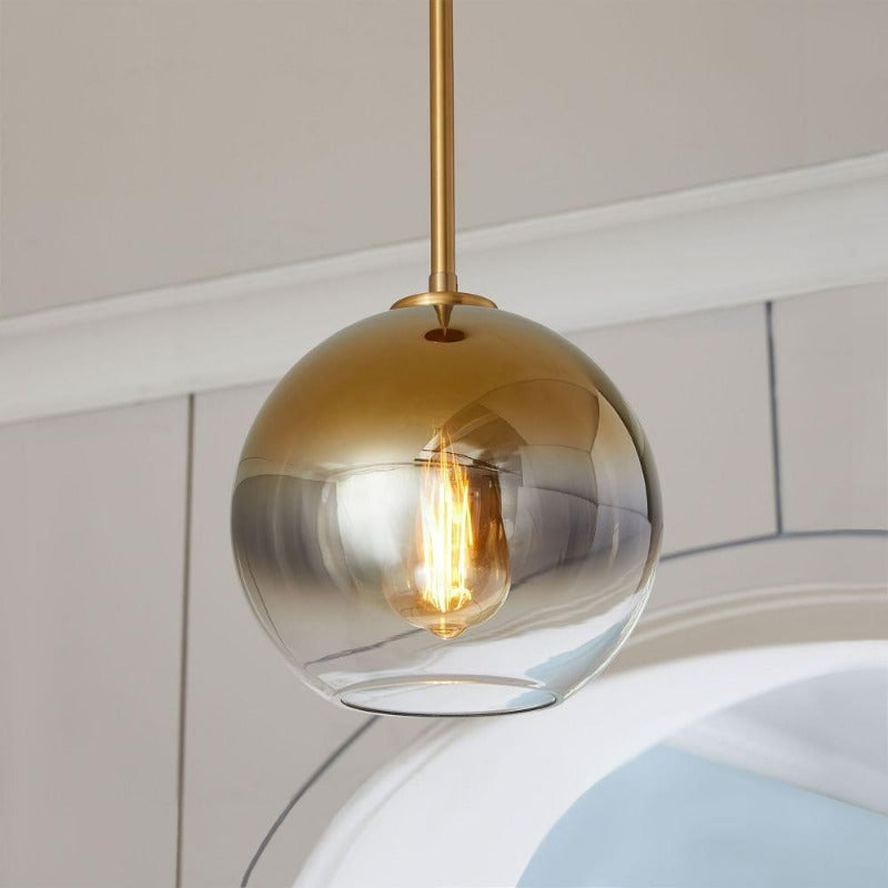 Lampada a sospensione con sfera di vetro | Design moderno in ottone