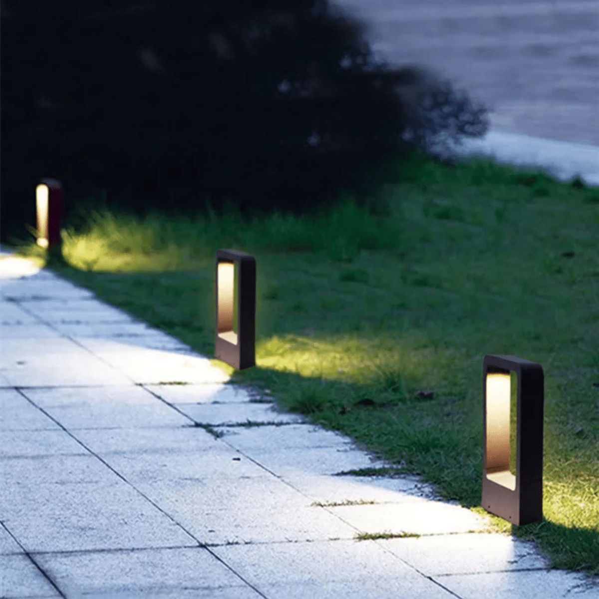 RadiantWay – Elegante Luce da Terra per Percorsi e Giardini