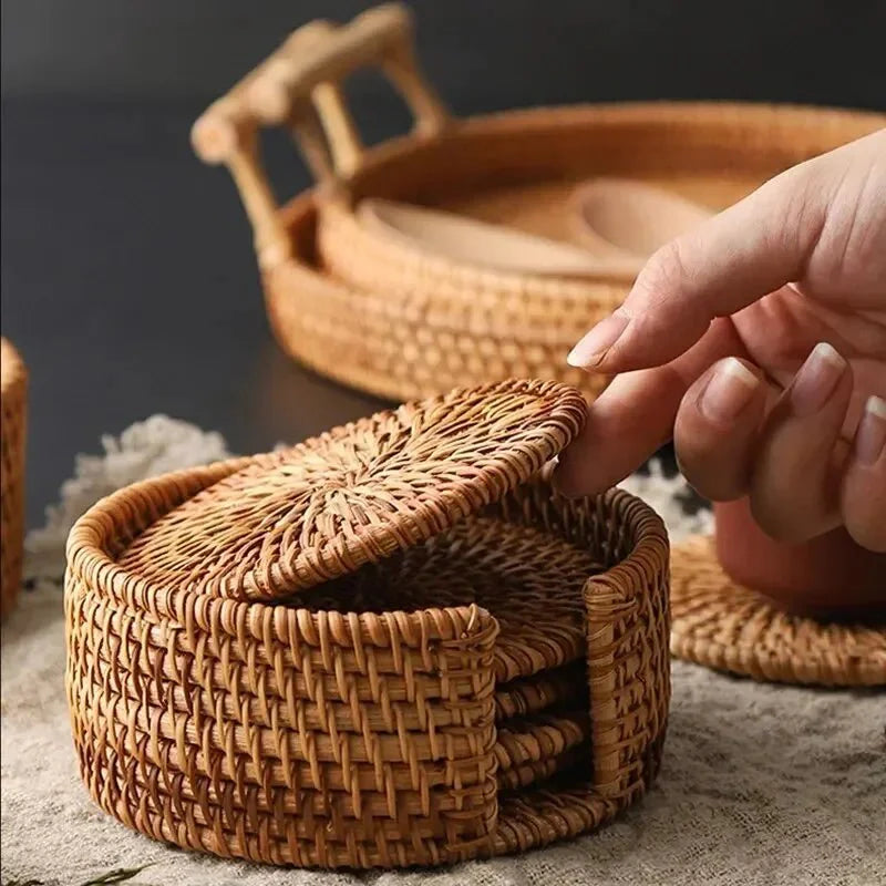 RATTANRA – Sottobicchieri in Rattan Isolanti per la Protezione del Tavolo