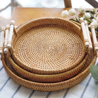 RUSTICPANTRY – Vassoio in Rattan Intrecciato a Mano & Cesto per la Conservazione degli Alimenti con Coperchio