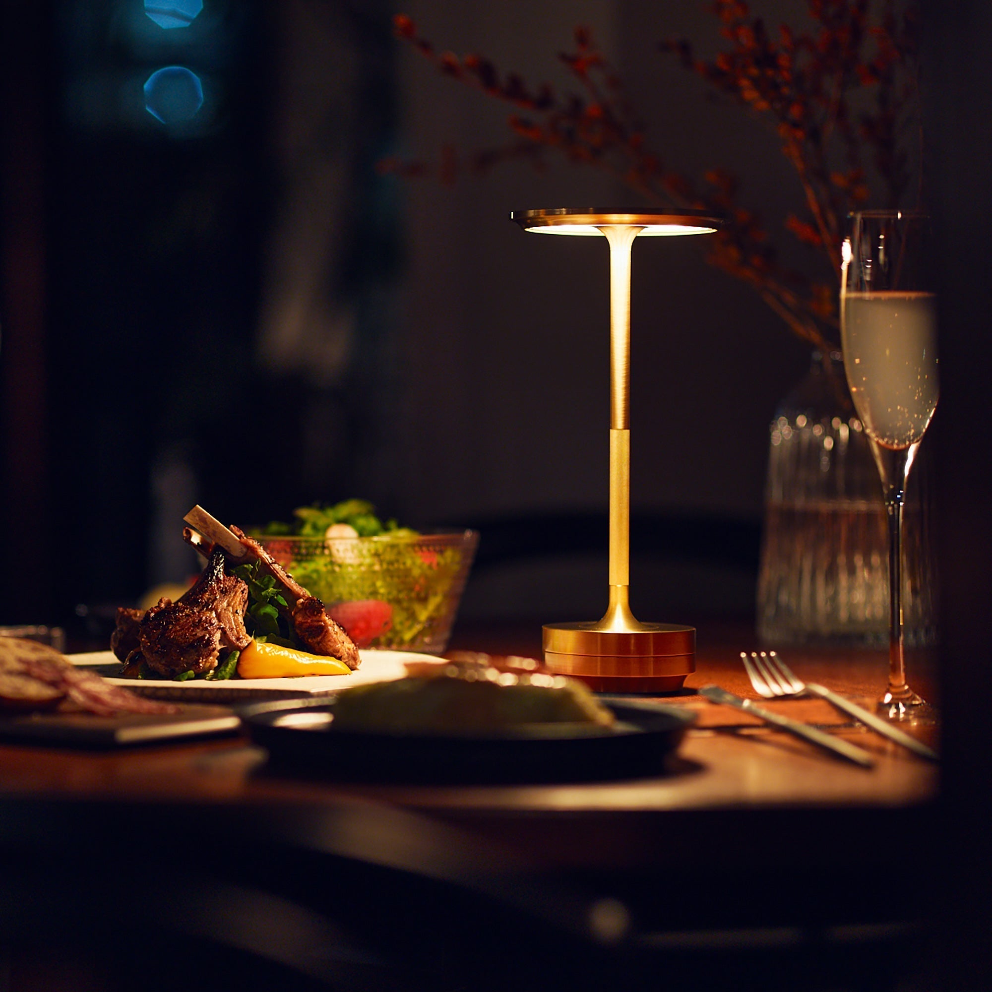 Lampada da Tavolo Ricaricabile LED a Cono in Ottone Moderno 1 Luce