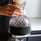 SpineElle - Elegante caraffa da servizio in cristallo con base rotante e design a faccette