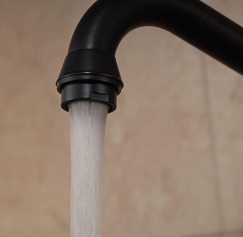 Rubinetto per Lavabo con Maniglia Singola Rotazione 360
