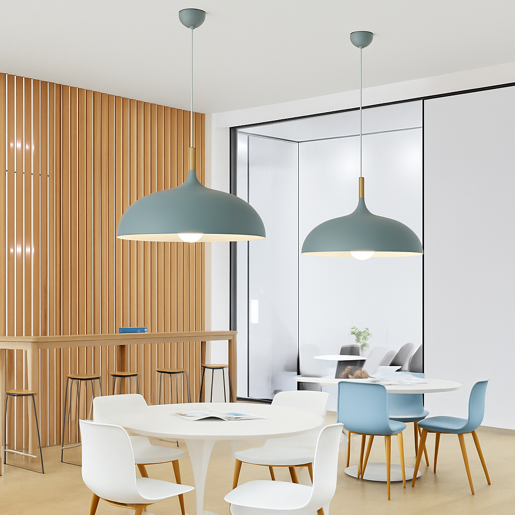 Sospensione in alluminio colorato e stelo in legno