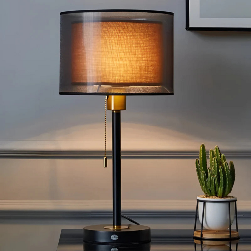 Lampada da tavolo vintage con paralume doppio in tessuto per un'atmosfera calda