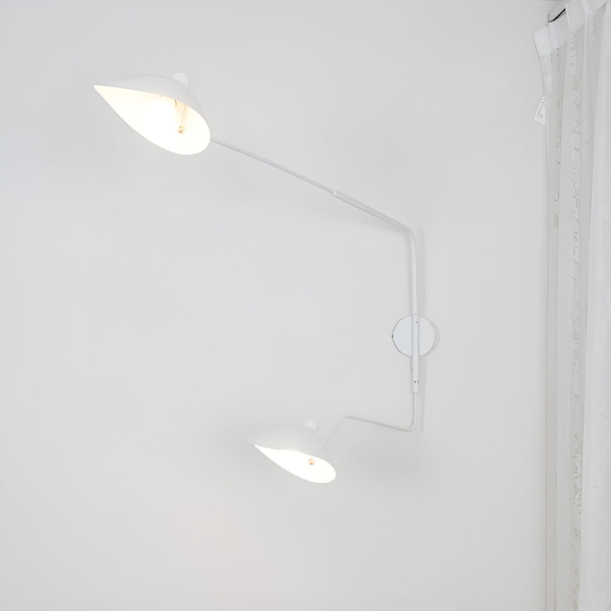 Applique con braccio snodato – Design elegante e senza tempo per camera da letto e ufficio