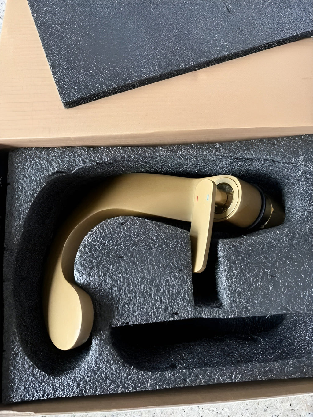 Rubinetto per lavabo con cascata – Moderno ed Elegante | Miscelatore in ottone cromato per bagno acqua calda e fredda