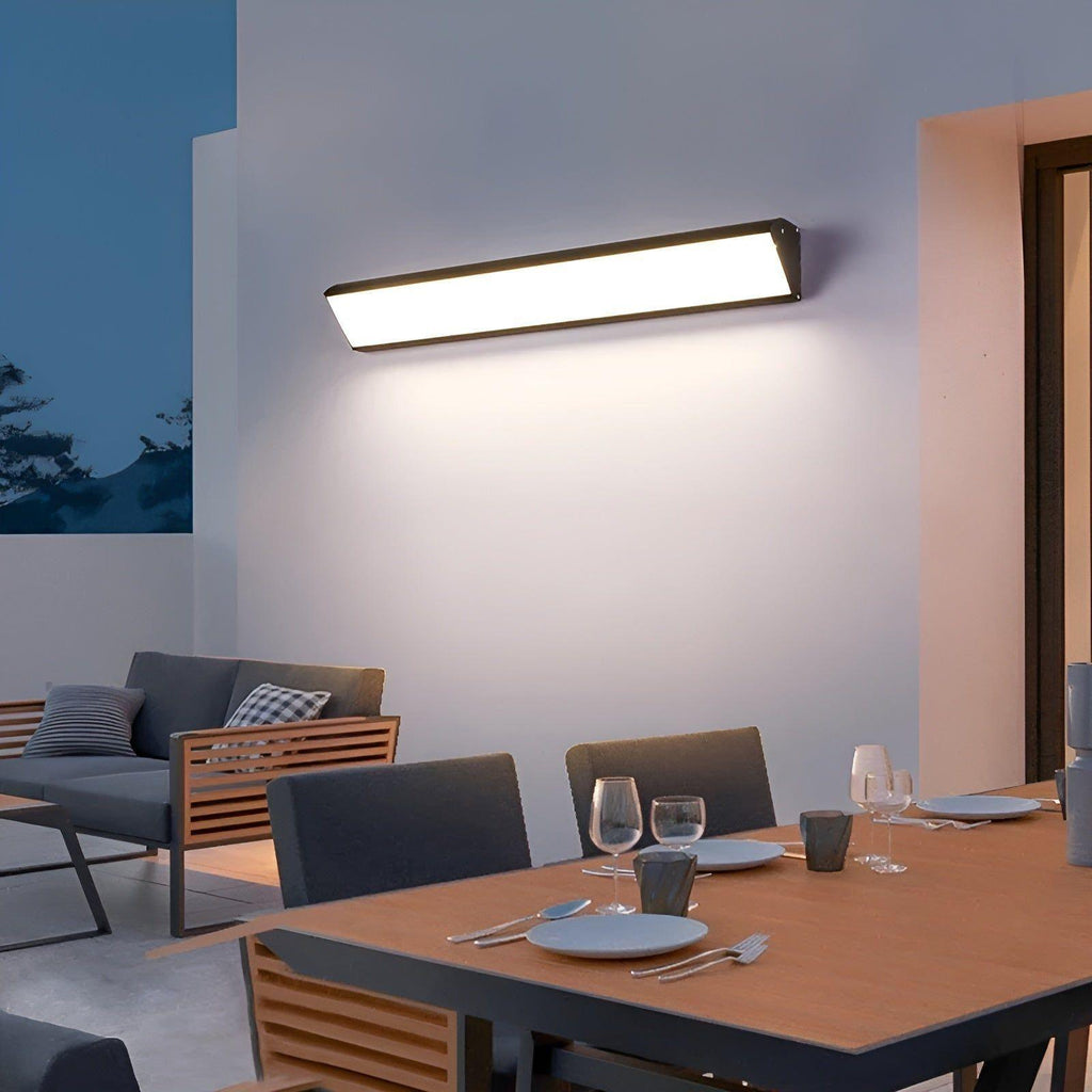 Applique LED impermeabile – Striscia luminosa moderna per giardino e terrazza