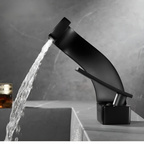 Rubinetto a cascata per lavabo – Miscelatore in ottone con acqua calda e fredda | Elegante per bagno e WC ospiti