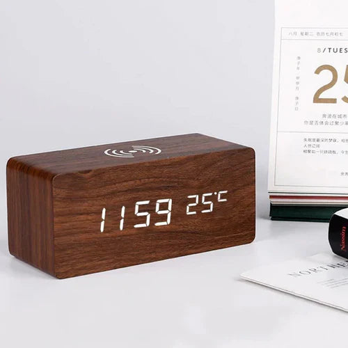 TimberTick - Orologio da tavolo in legno con ricarica wireless e display LED